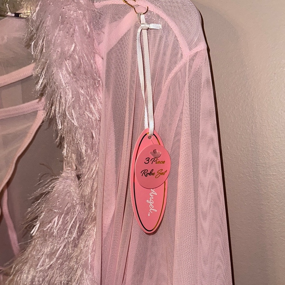 Elegant Pink Lingerie Set - image 2